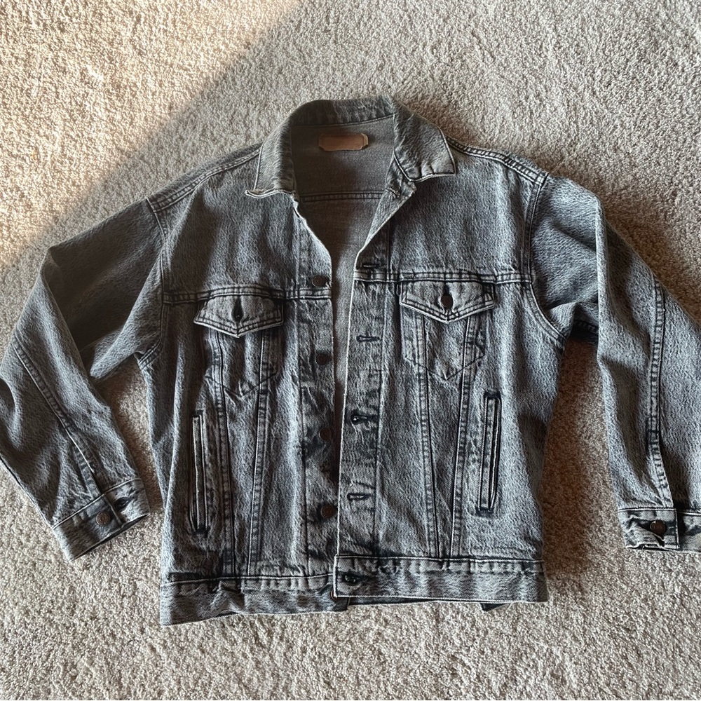 Levi's Gray Jean Jacket Timeless Denim Trucker